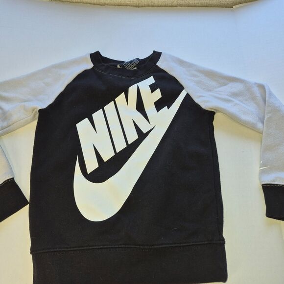 Nike 3-4 Years Black & White Sweat Shirt 60% Cotton 40% Polyester. Warm & Cozy. - Picture 2 of 9